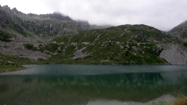 Encanto Lago Glacial Alpino Uma Viagem Através Águas Esmeralda — Vídeo de Stock