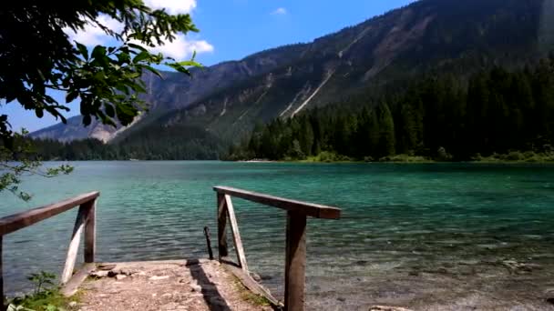 Tovel Gölü Nün Iskelesi Trentino Dağlarında Büyülü Bir Yer — Stok video