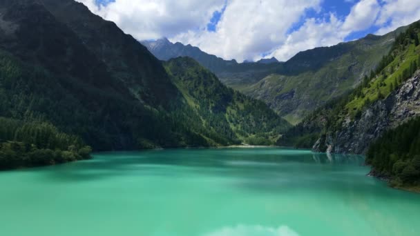 一个隐秘的天堂 Lago Dei Cavalli和它的翡翠水 — 图库视频影像