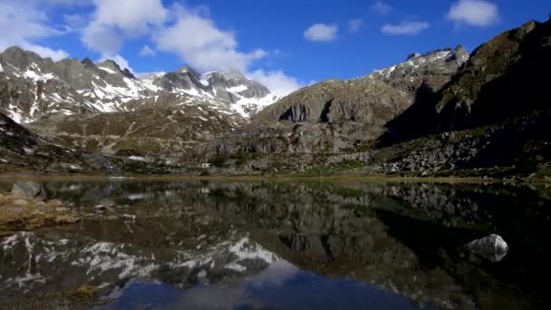 Ледниковое Озеро Корнизелло Альпийский Рай Между Водой Скалой — стоковое видео
