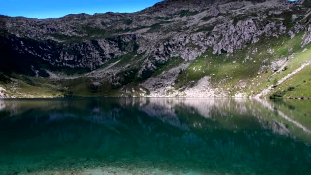Spektakularny Alpejski Krajobraz Szmaragdową Wodą Nad Jeziorem Ritorto — Wideo stockowe