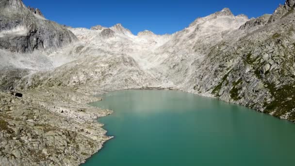 Εναέρια Drone Εντυπωσιακό Τοπίο Μια Αλπική Λίμνη — Αρχείο Βίντεο