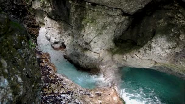 Fantástica Paisagem Alpina Com Água Azul Turquesa Desfiladeiro Paraíso — Vídeo de Stock