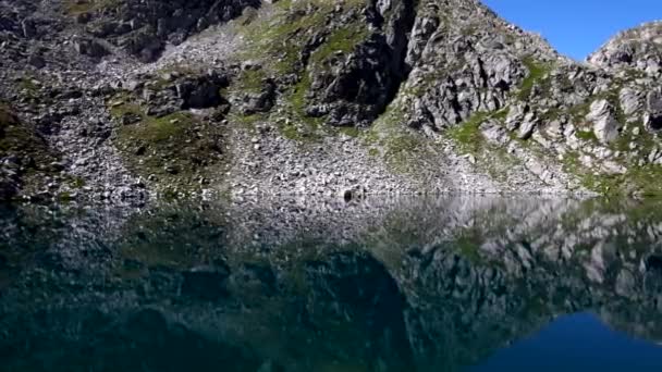 Захватывающий Летний Пейзаж Ледниковом Озере Серодолы — стоковое видео