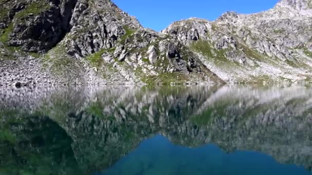 Летний Пейзаж Ледниковом Озере Сердоли — стоковое видео