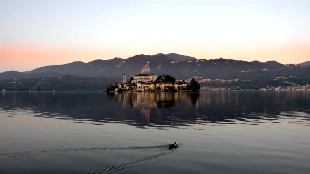 Εντυπωσιακό Τοπίο Την Αυγή Στο Νησί San Giulio Λίμνη Orta — Αρχείο Βίντεο