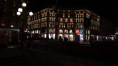 Gece sahneleri - Milano 'da akşam meydanı