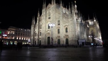 Gece sahneleri - Milano katedrali, aydınlanmış bir mucize