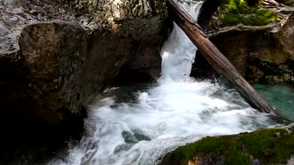 Fantástica Paisagem Alpina Com Riacho Água Azul Turquesa — Vídeo de Stock