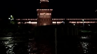 Gece manzaraları - Milano 'daki Sforza kalesinde bir akşam