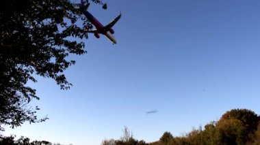 Avrupa 'da uluslararası bir havaalanına inen