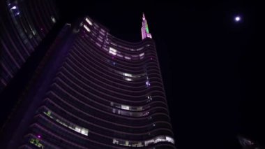 Gece Sahneleri - Milano üzerinde Metropolitan manzarası