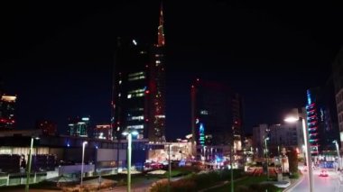 Gece Sahneleri - Milano şehrinde akşam manzarası