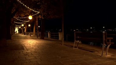 Gece Sahneleri - Maggiore Gölü boyunca Noel yürüyüşü - İtalya