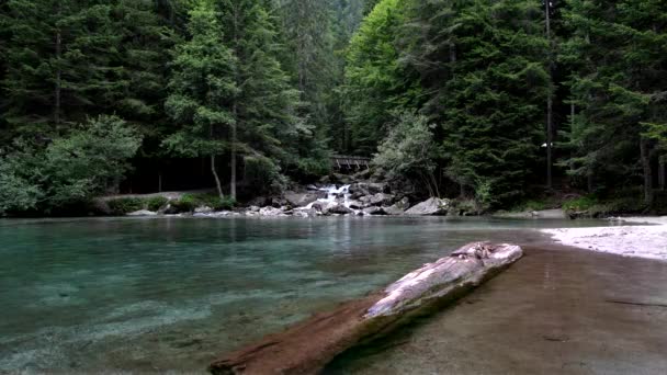 Рай Бирюзовой Водой Исследующий Альпийское Озеро Амола — стоковое видео