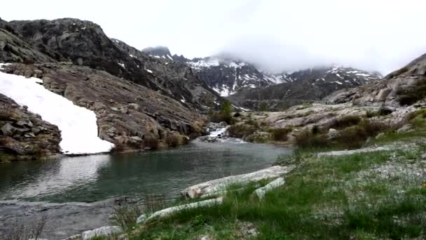 Χειμερινά Τοπία Cornisello Παγετώδη Λίμνη — Αρχείο Βίντεο