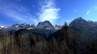 Kış manzaraları- Dolomitlerin muhteşem kar örtülü zirveleri