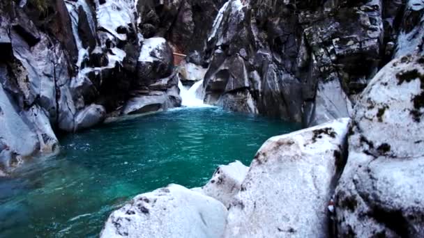 Зимові Пейзажі Видовищне Альпійське Озеро Смарагдовою Водою — стокове відео