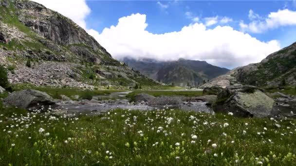イタリアのドロマイトの美しいアルプスの風景 — ストック動画