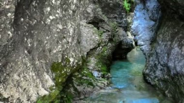 Hava Aracı - Kanyonlu dolomit deresinin yaz manzarası