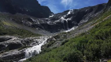  Hava Aracı - Dolomitlerde muhteşem buzul şelaleleri