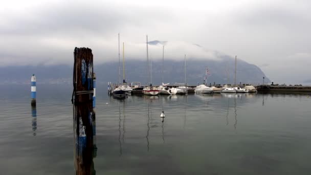 Τοπίο Ομίχλη Στο Λιμάνι Του Ισαίου — Αρχείο Βίντεο