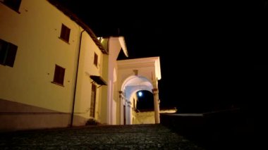 Gece Manzaraları - San Giulio 'daki Orta Göl Kilisesi