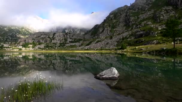 Cornisello Dolomitlerin Içinde Saklı Bir Hazine Barındırıyor — Stok video