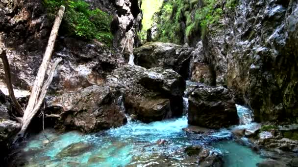 Fluxo Dolomite Com Água Turquesa — Vídeo de Stock