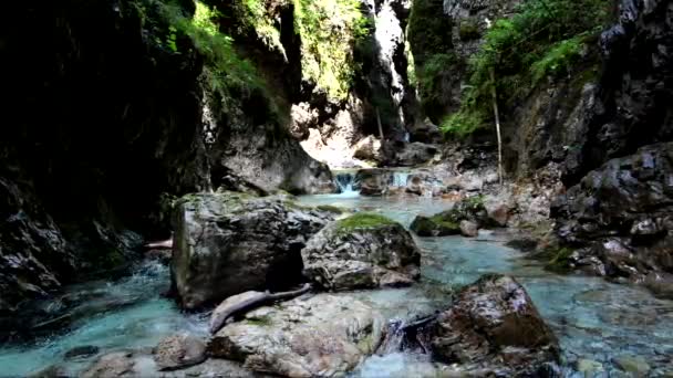 Corriente Con Agua Turquesa Cañones Los Dolomitas — Vídeo de stock