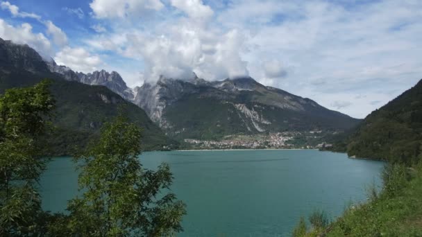 Drone Aéreo Paisaje Verano Sobre Espectacular Lago Alpino — Vídeos de Stock