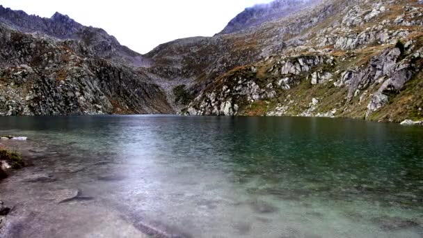 Περιήγηση Στις Λίμνες Της Madonna Campiglio Λίμνη Lambin Βροχή — Αρχείο Βίντεο