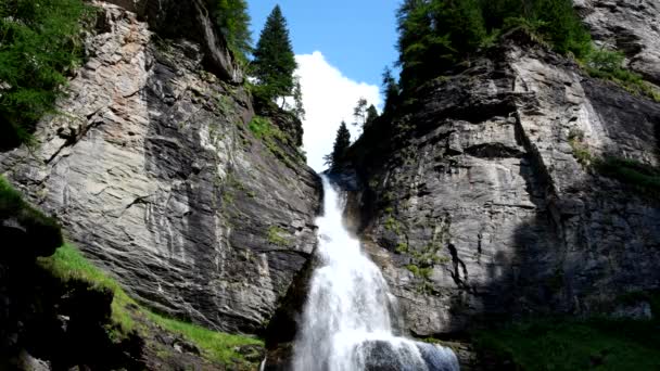 アルペ デヴィッチのインフェルノ滝 — ストック動画