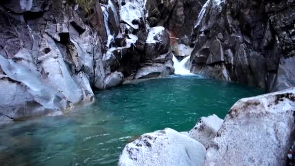 Fantastico Lago Alpino Con Acqua Verde Sulle Dolomiti — Video Stock