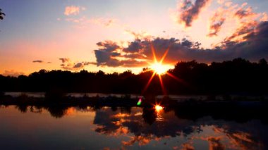  Bahar yansımaları, gün batımında Oleggio köprüsü..