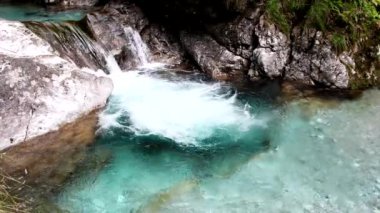 Vertova Vadisi, Büyülü Vadi deresi ve turkuaz suyuyla