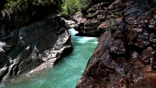 Spektakuläre Schlucht Mit Fluss Und Türkisfarbenem Wasser Antigorio Tal — Stockvideo