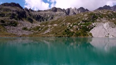  Dolomitlerdeki muhteşem Alp Gölü