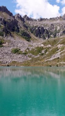 Dikey - Dolomitlerdeki muhteşem alp gölü