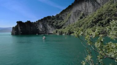 Bogn Körfezi 'nin büyüsünü keşfet, Iseo Gölü' nde saklı bir cennet.
