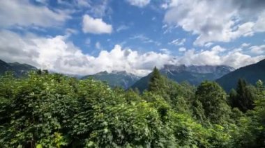 Zaman Kaynağı - İtalyan Dolomitlerinin Üzerinde Bulutlar