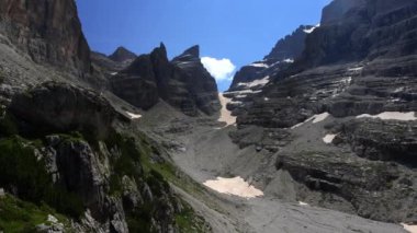 Muhteşem Dolomitler, zirveler arasında bir yolculuk