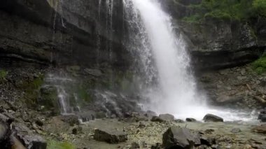 Gizli bir cennet, Vallesinella orta şelaleleri.