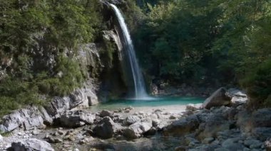 Doğaya bir dalış, Ampola Şelalesi
