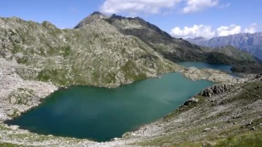 Serodoli ve Gelato Gölü 'nün buzul gölü panoraması.