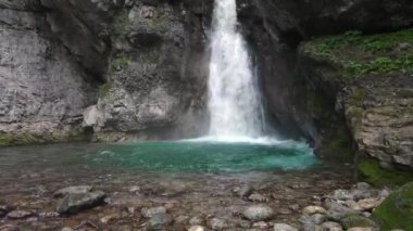 Doğal bir cennet, Pison 'un zümrüt şelaleleri.