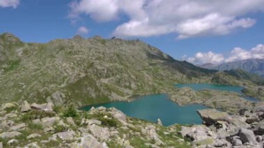 Serodoli ve Gelato 'nun buzul göllerinde yaz manzarası