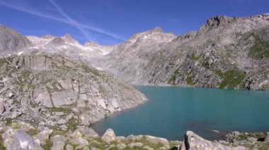 Dağlardaki macera, Vedretta Gölü