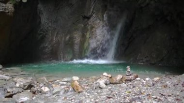  Gorg d Abiss şelalesinin muhteşem yaz manzarası