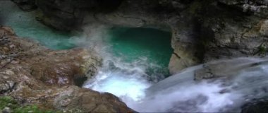  İtalyan Dolomitlerindeki yeraltı şelaleleri - Anamorfik lensler